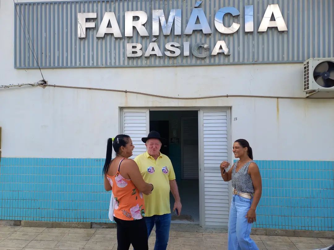 CHEFE DO EXECUTIVO MUNICIPAL VISITA FARMÁCIA BÁSICA, CONFERE ESTOQUE E VERIFICA ATENDIMENTO À POPULAÇÃO