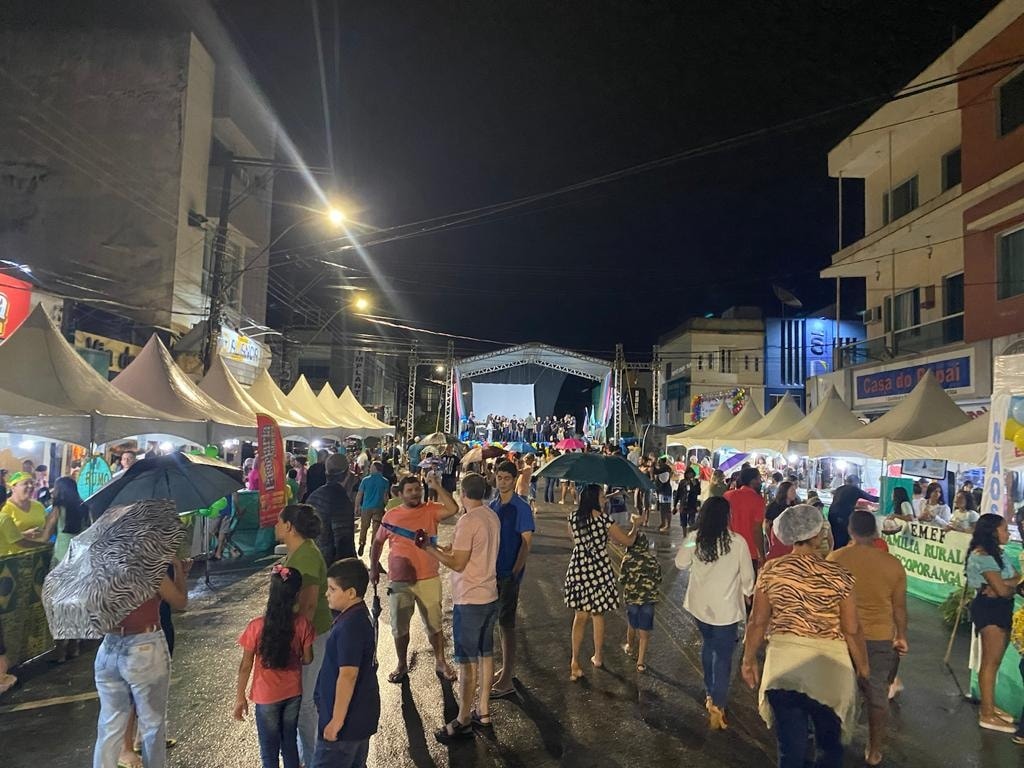 FEIRA REALIZADA NO CENTRO DE ECOPORANGA APRESENTA TRABALHOS DO PROJETO JOVENS EMPREENDEDORES (JEEP)