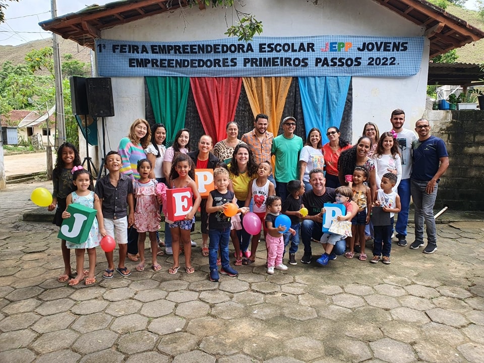 SECRETARIA MUNICIPAL DE EDUCAÇÃO E SEBRAE REALIZARAM A CULMINÂNCIA DO PROJETO JOVENS EMPREENDEDORES (JEEP)