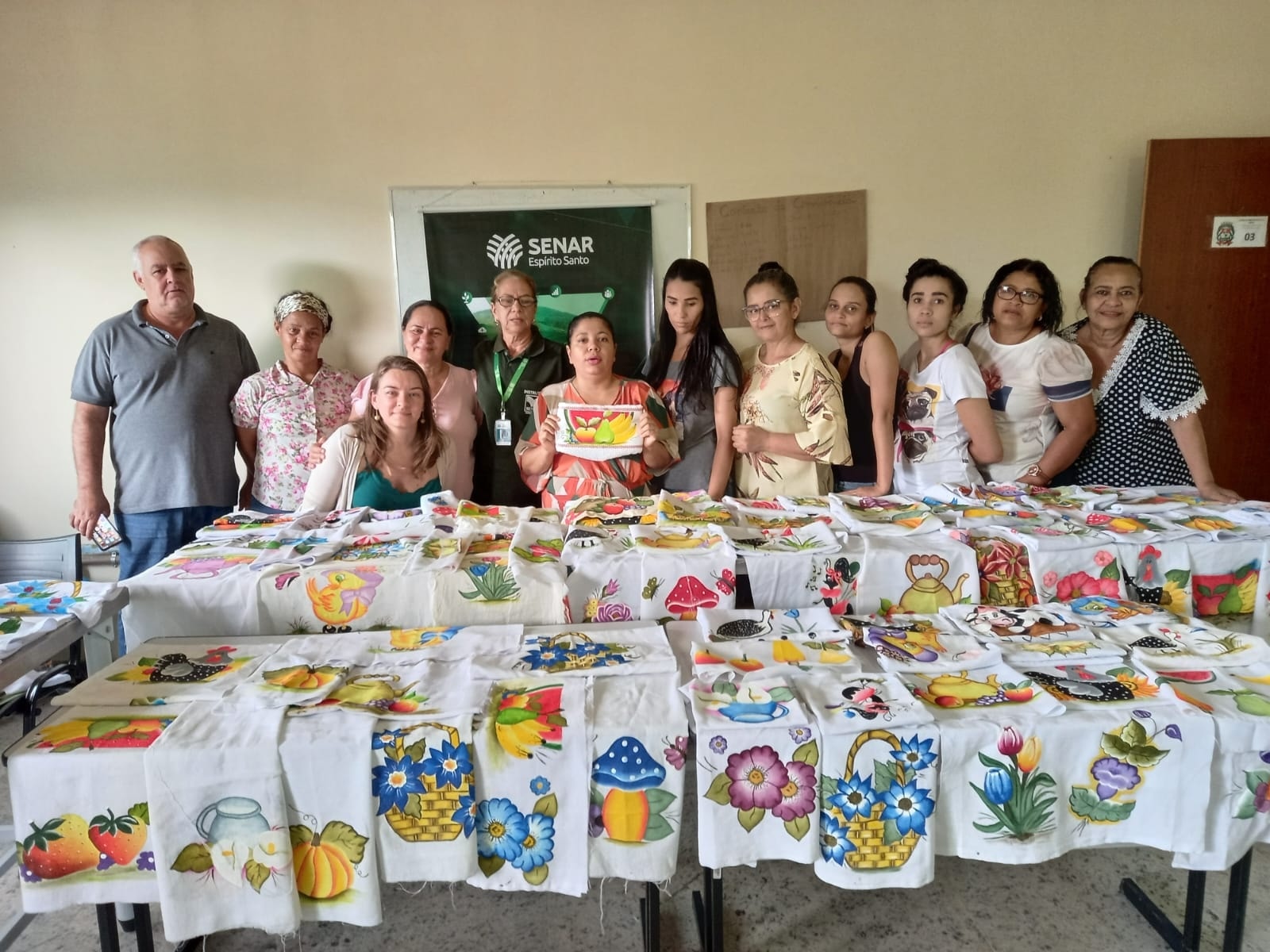 PREFEITURA DE ECOPORANGA REALIZA ENCERRAMENTO DOS CURSOS DE PINTURA EM TECIDO E FLORICULTURA EM PARCERIA COM O SENAR-ES