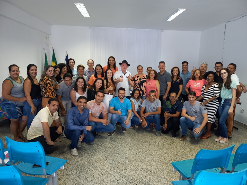 PREFEITO DÁ POSSE A NOVA SECRETÁRIA MUNICIPAL DE EDUCAÇÃO E CULTURA