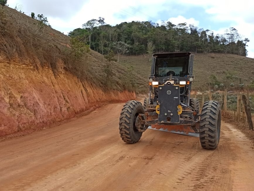 PREFEITURA DE ECOPORANGA SEGUE INTENSIFICANDO OS TRABALHOS DE RECUPERAÇÃO DE ESTRADAS RURAIS