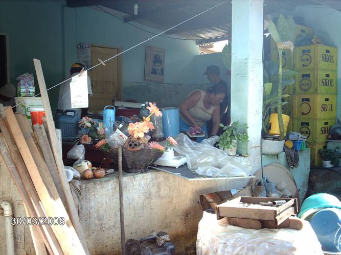 Prefeitura de Ecoporanga presta assistência aos afetados pela tromba d’gua que afetou o Distrito de Santa Luzia do Norte no ultimo sábado.