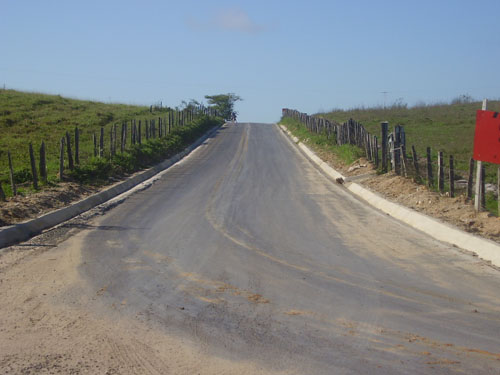 Prefeito vistoria obras do asfalto do Assentamento Miragem