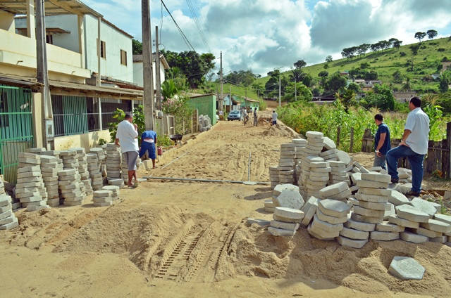 Obras de calçamento não param em Ecoporanga